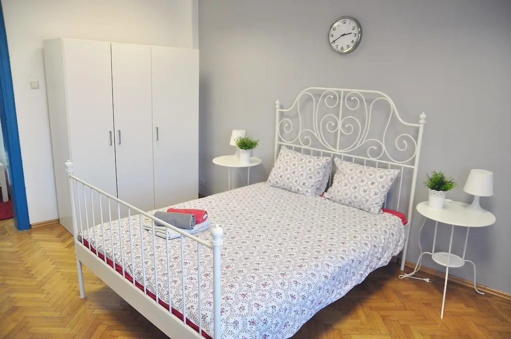 6 Sense Apartment Bucharest Romania
