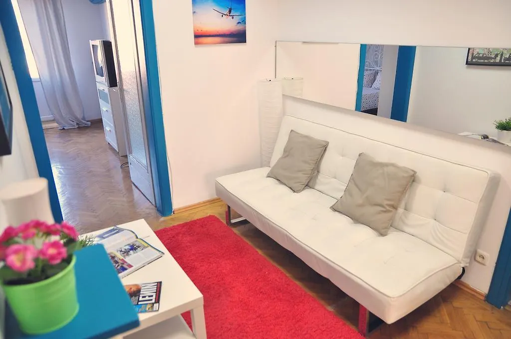 בוקרשט 6 Sense Apartment 0*,