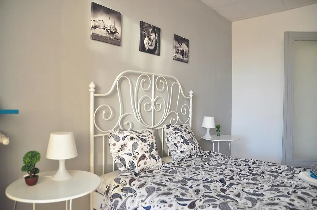 6 Sense Apartment Bucharest