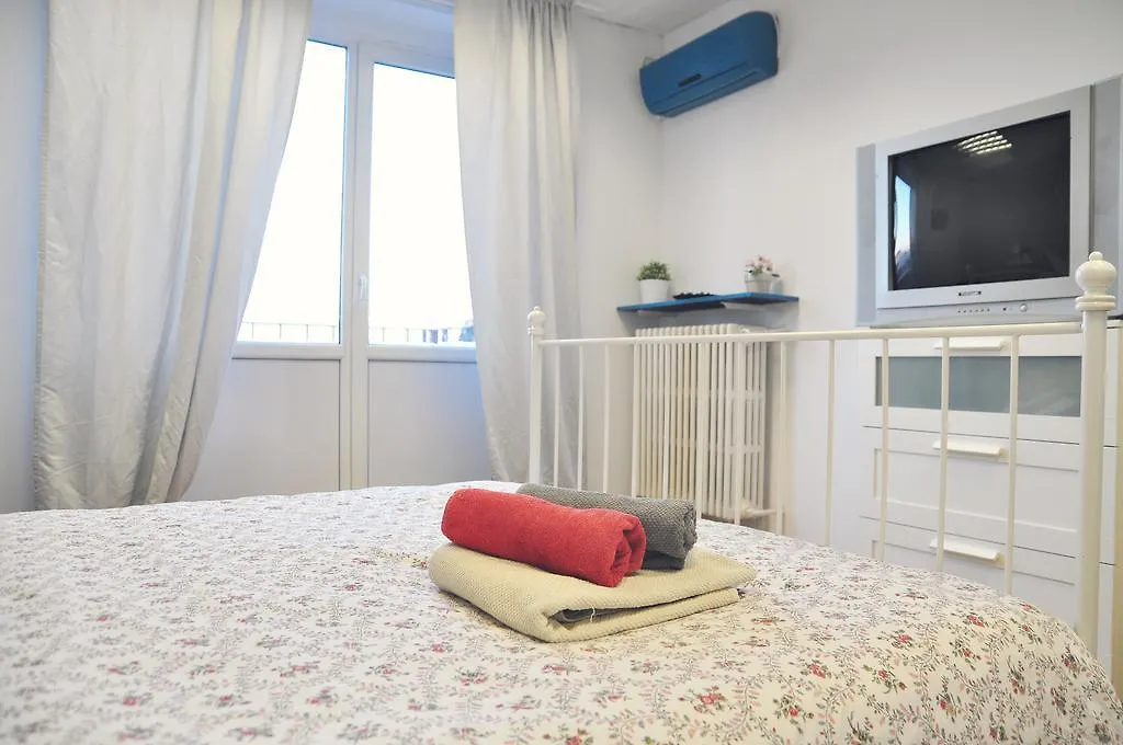 6 Sense Apartment Bucharest